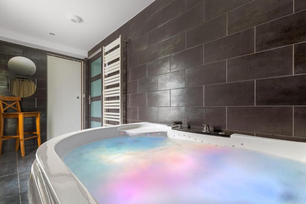 Grand Chalet Standing Avec Jacuzzi a Chamrousse ski 1750 chalet pied des pistes 2