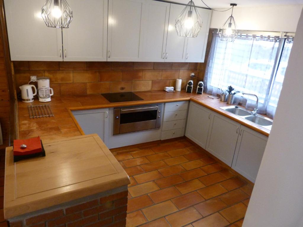 Grand Gite Saint Lary centre pour 15 pers. pouvant accueillir jusqua 17 pers. gite pied des pistes 13