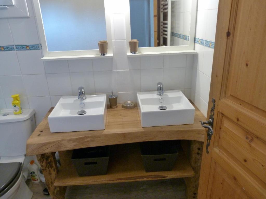Grand Gite Saint Lary centre pour 15 pers. pouvant accueillir jusqua 17 pers. gite pied des pistes 16