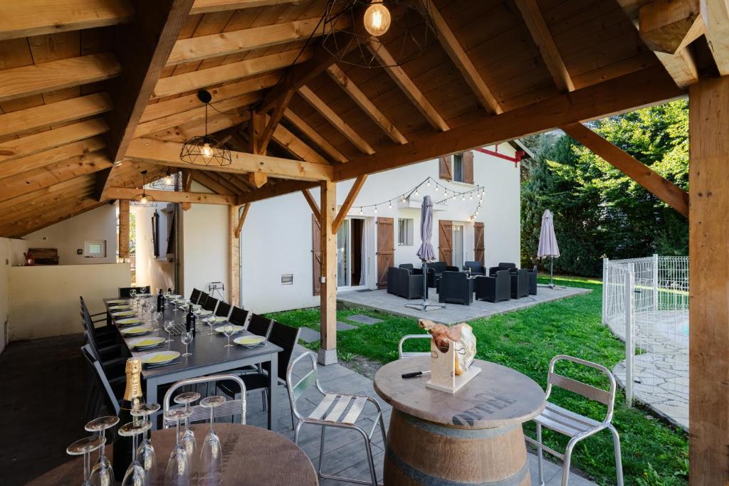 Grand Gite Saint Lary centre pour 15 pers. pouvant accueillir jusqua 17 pers. gite pied des pistes 18