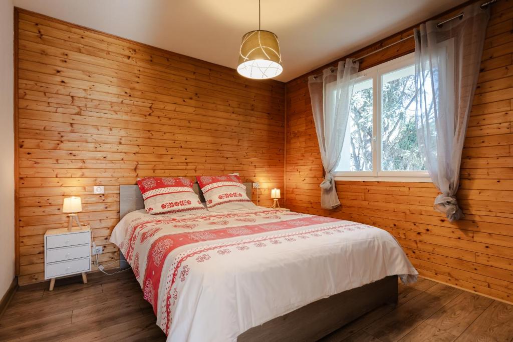 Grand Gite Saint Lary centre pour 15 pers. pouvant accueillir jusqua 17 pers. gite pied des pistes 7