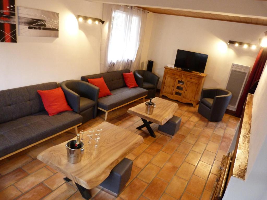 Grand Gite Saint Lary centre pour 15 pers. pouvant accueillir jusqua 17 pers. gite pied des pistes 9