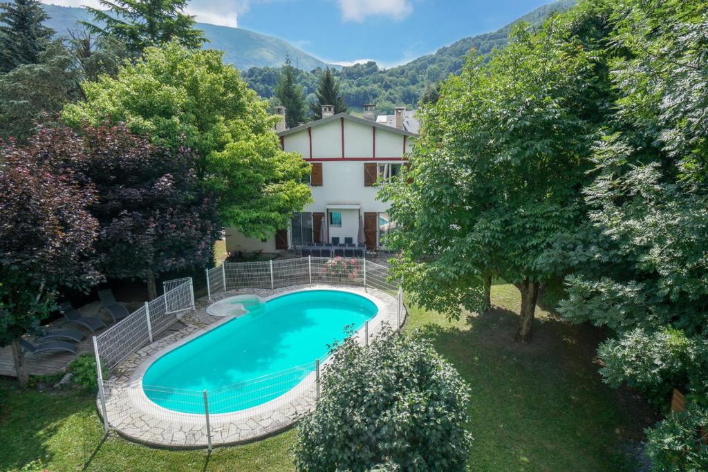 Grand Gite Saint Lary centre pour 15 pers. pouvant accueillir jusqua 17 pers. gite pied des pistes