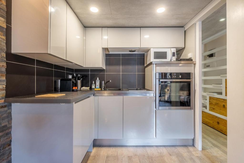 Grand Roc A 3 bedrooms Apartment Next to skilift By Cozee Rentals appartement pied des pistes 11