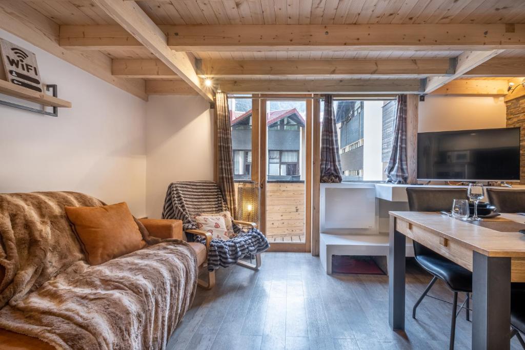 Grand Roc A 3 bedrooms Apartment Next to skilift By Cozee Rentals appartement pied des pistes