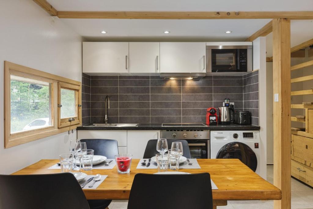 Grand Roc C Modern Apart 2BR Close to Grand Montets Lift By Cozee Rentals appartement pied des pistes 12