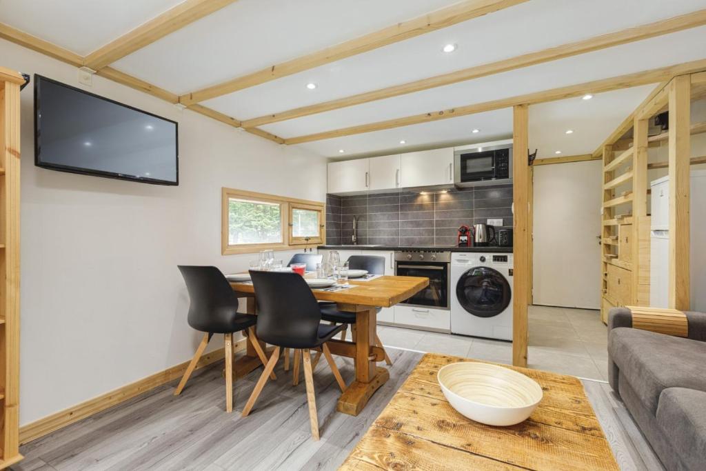 Grand Roc C Modern Apart 2BR Close to Grand Montets Lift By Cozee Rentals appartement pied des pistes 14