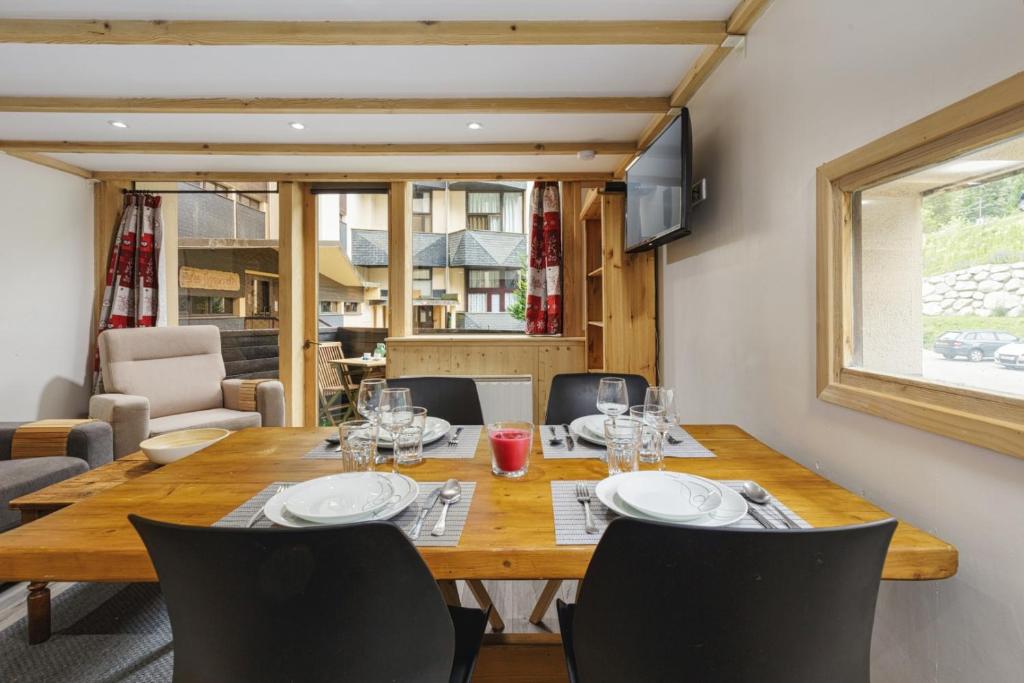Grand Roc C Modern Apart 2BR Close to Grand Montets Lift By Cozee Rentals appartement pied des pistes 16