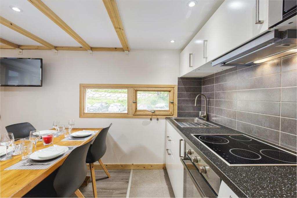 Grand Roc C Modern Apart 2BR Close to Grand Montets Lift By Cozee Rentals appartement pied des pistes 19
