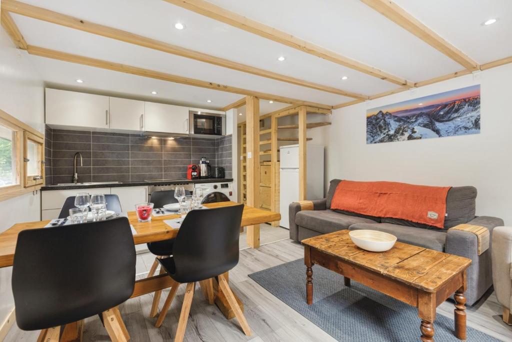 Grand Roc C Modern Apart 2BR Close to Grand Montets Lift By Cozee Rentals appartement pied des pistes 3