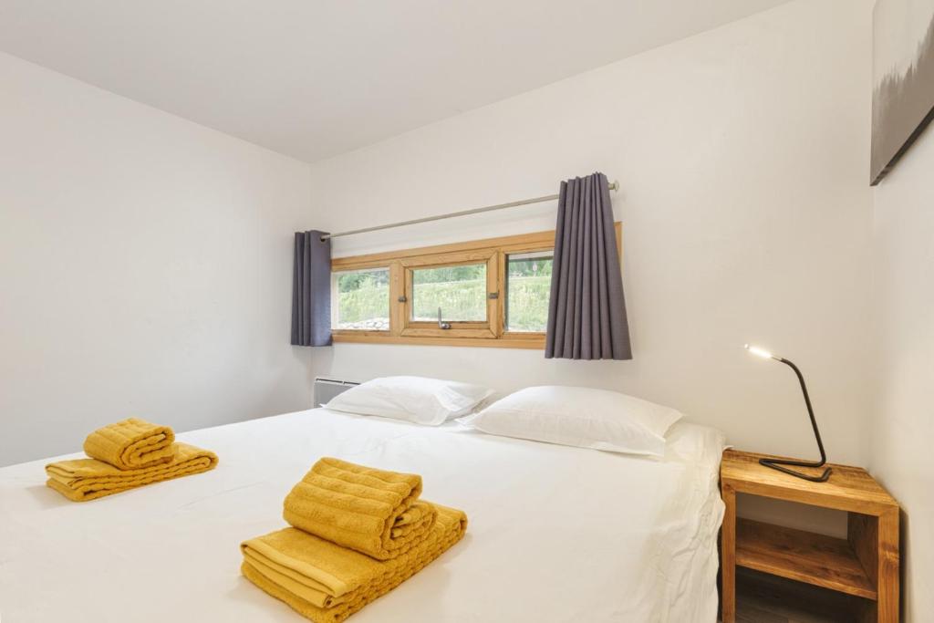 Grand Roc C Modern Apart 2BR Close to Grand Montets Lift By Cozee Rentals appartement pied des pistes 9