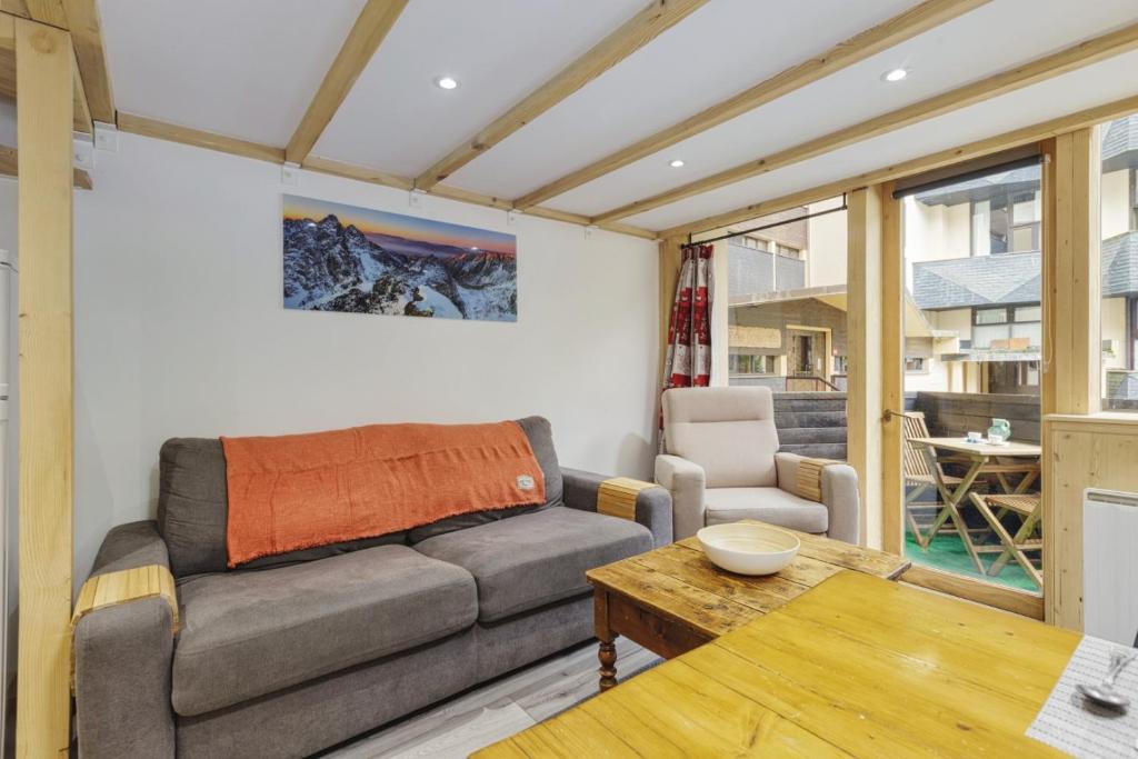 Grand Roc C Modern Apart 2BR Close to Grand Montets Lift By Cozee Rentals appartement pied des pistes