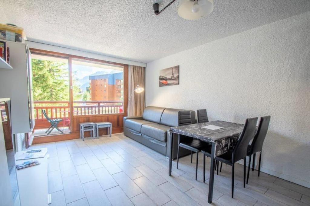 Grand studio 2 Alpes hypercentre pied des pistes appartement pied des pistes