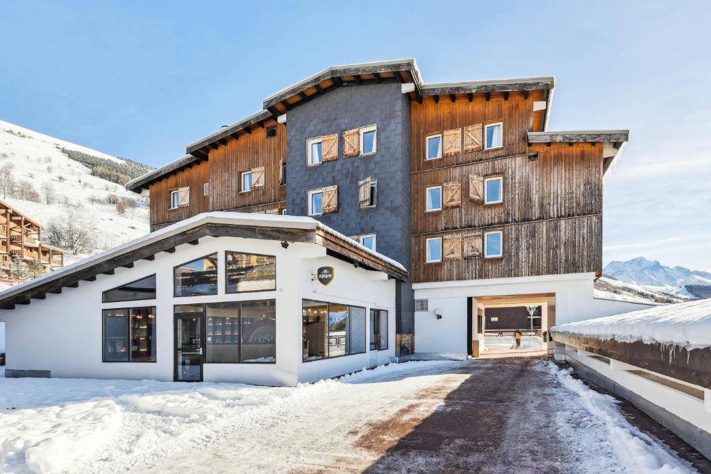 HOTEL TURAN hotel pied des pistes 5