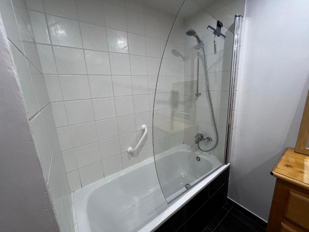 Haut Belle Plagne vue montagnes au pied des pistes proche de lESF espace piscine inclus appartement pied des pistes 16