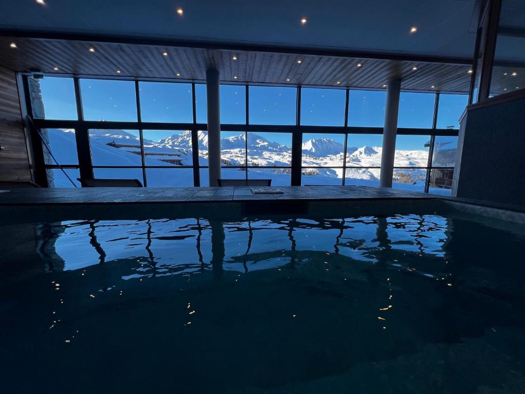 Haut Belle Plagne vue montagnes au pied des pistes proche de lESF espace piscine inclus appartement pied des pistes 18