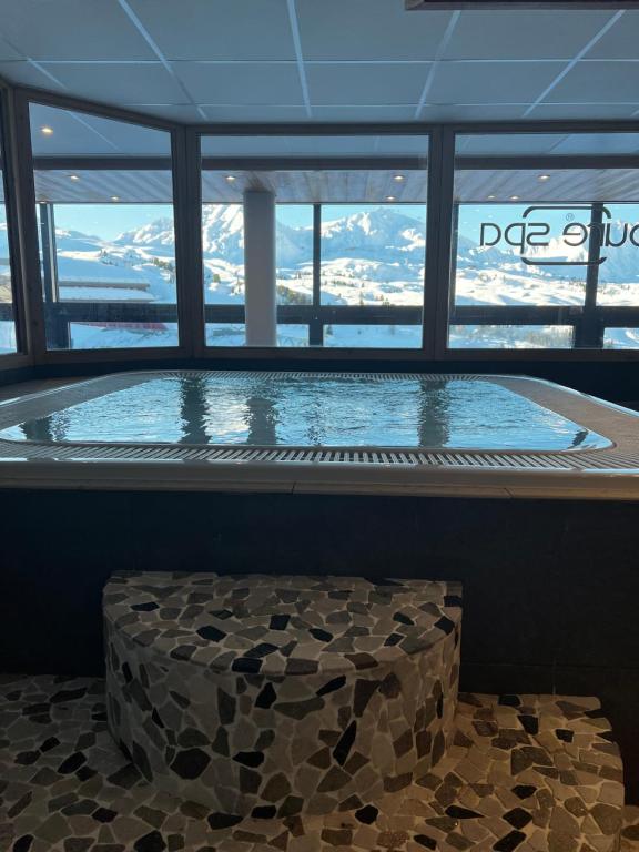 Haut Belle Plagne vue montagnes au pied des pistes proche de lESF espace piscine inclus appartement pied des pistes 19