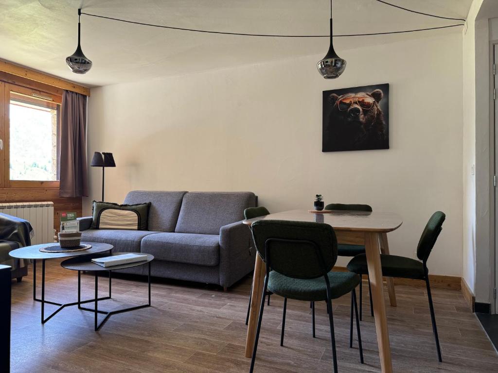 Haut Belle Plagne vue montagnes au pied des pistes proche de lESF espace piscine inclus appartement pied des pistes 4