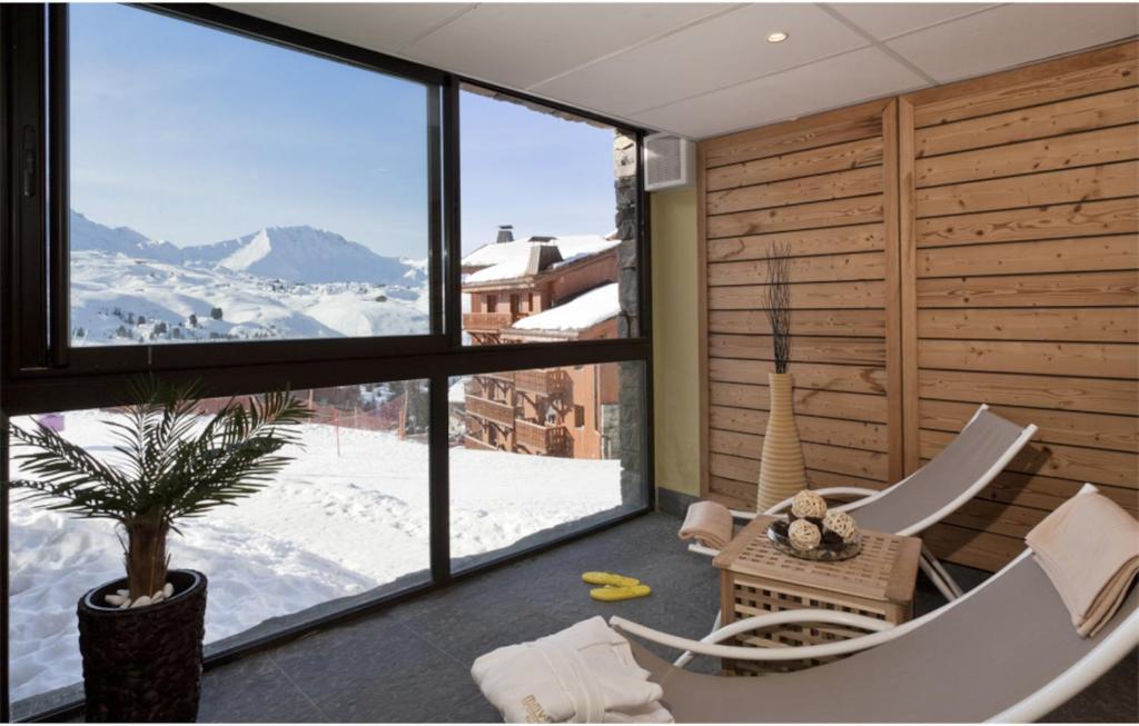 Haut Belle Plagne vue montagnes au pied des pistes proche de lESF espace piscine inclus appartement pied des pistes 5