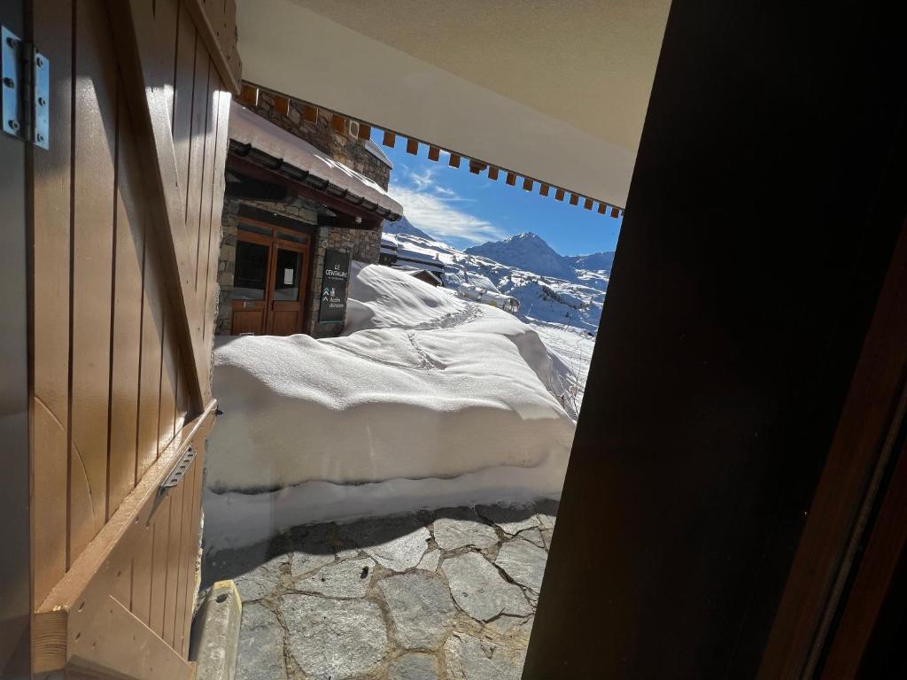 Haut Belle Plagne vue montagnes au pied des pistes proche de lESF espace piscine inclus appartement pied des pistes 6