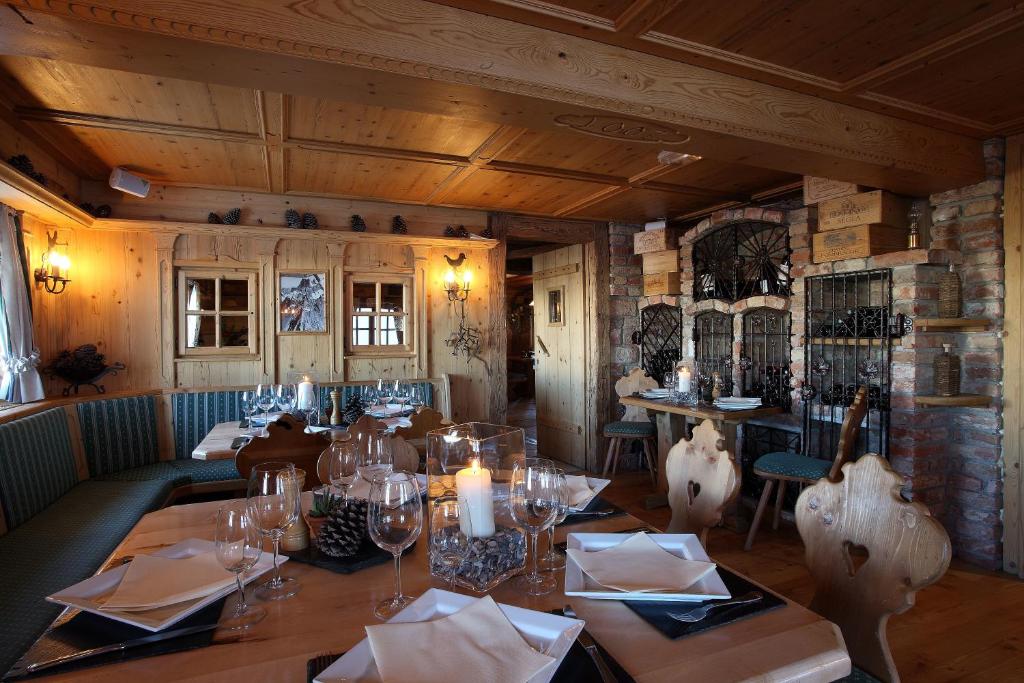 Hotel 3 etoiles Restaurant Le Pilatus Courchevel hotel pied des pistes 2