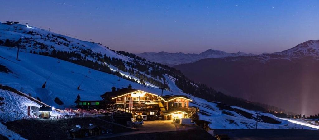 Hotel 3 etoiles Restaurant Le Pilatus Courchevel hotel pied des pistes 6