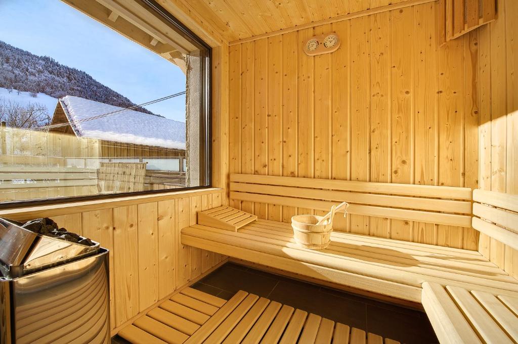 Hotel Chalet Les Ecureuils Restaurant Sauna Spa Garage hotel pied des pistes 13