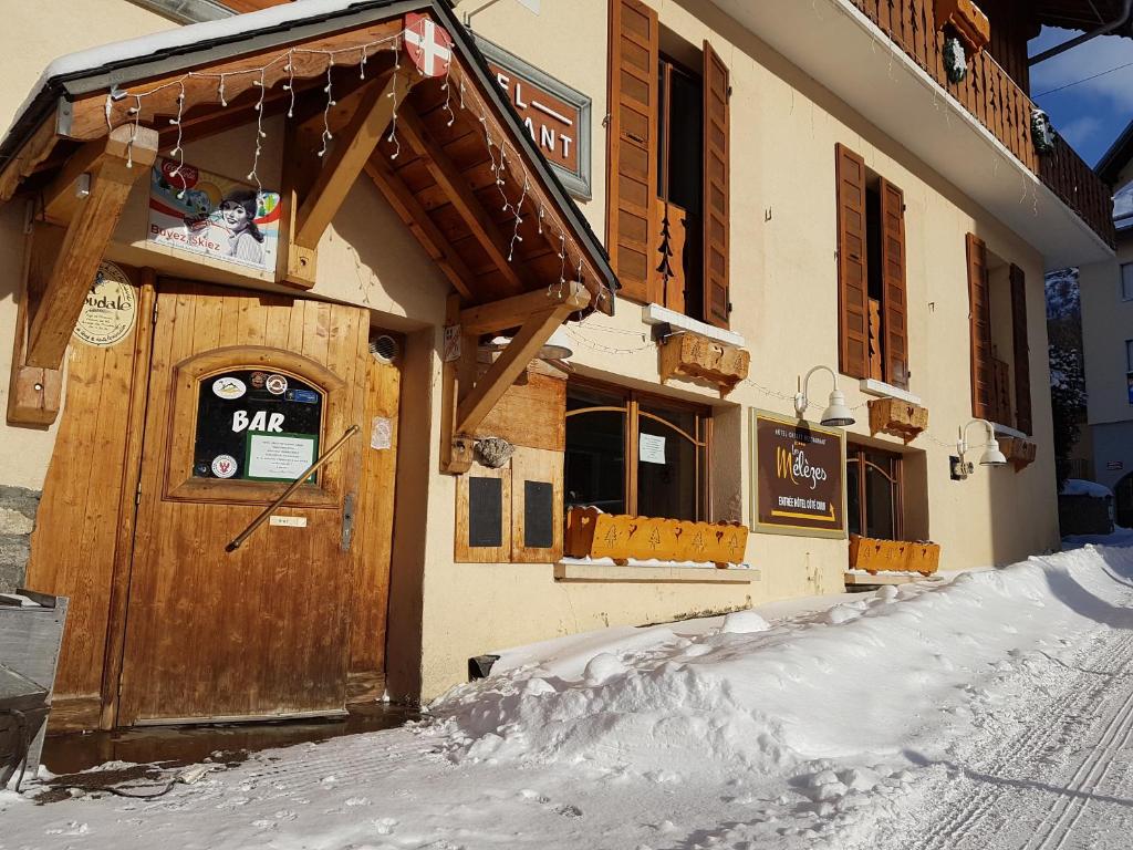 Hotel Chalet les Melezes hotel pied des pistes 10