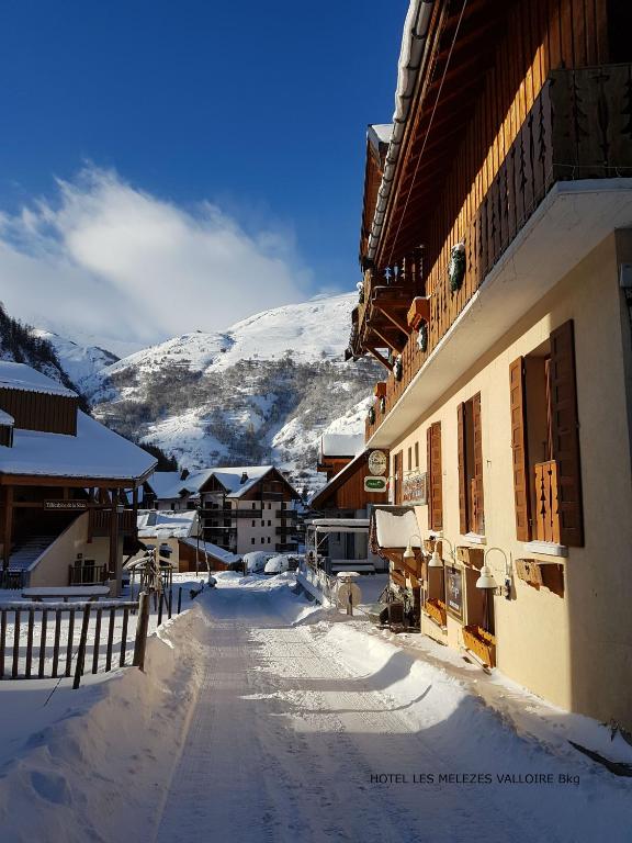 Hotel Chalet les Melezes hotel pied des pistes 15