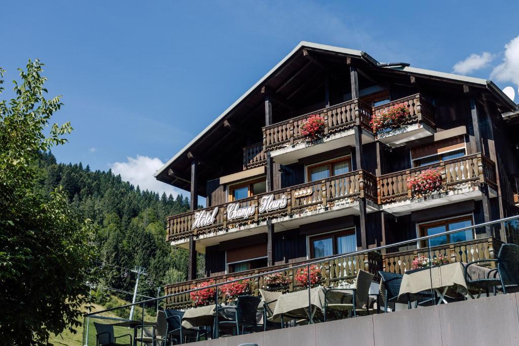 Hotel Champs Fleuris Morzine hotel pied des pistes