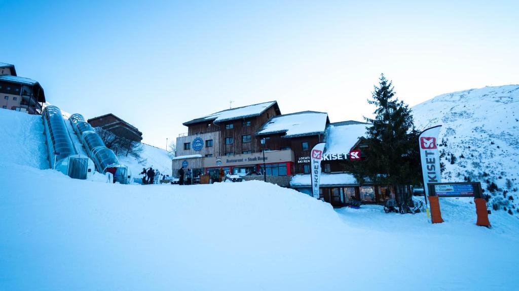 Hotel Club Les Carrettes hotel pied des pistes 10