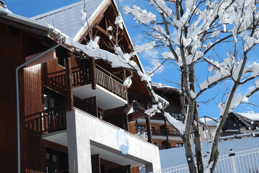 Hotel Club Les Carrettes hotel pied des pistes 8