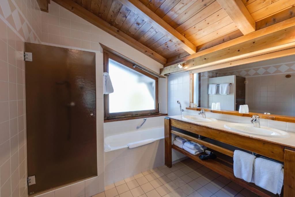 Hotel La Grange dArly hotel pied des pistes 7