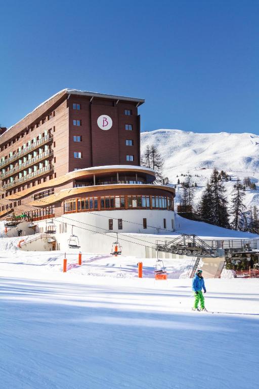 Hotel La Plagne Le Terra Nova hotel pied des pistes 1