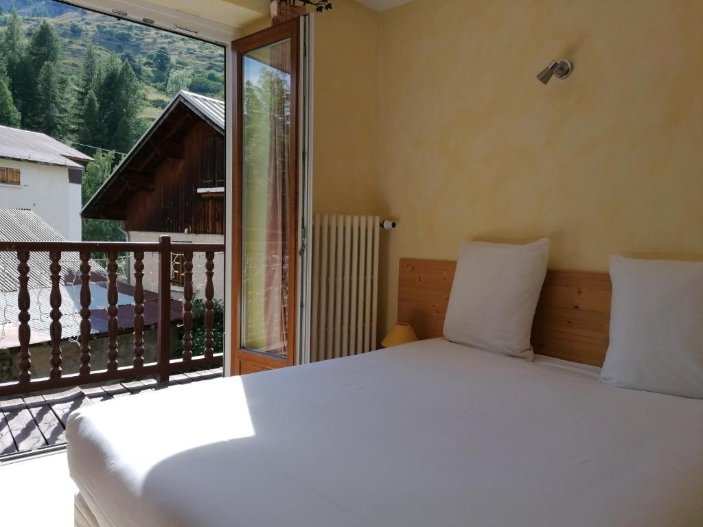 Hotel Le Lievre Blanc hotel pied des pistes 1