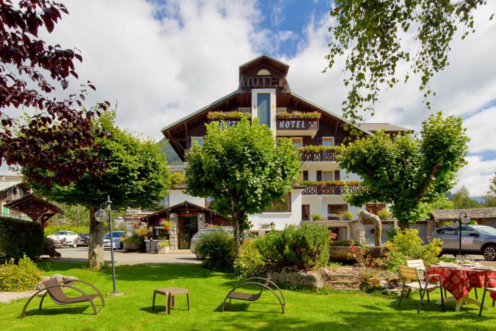 Hotel Le Sporting hotel pied des pistes 12