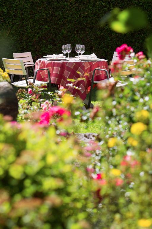 Hotel Le Sporting hotel pied des pistes 13