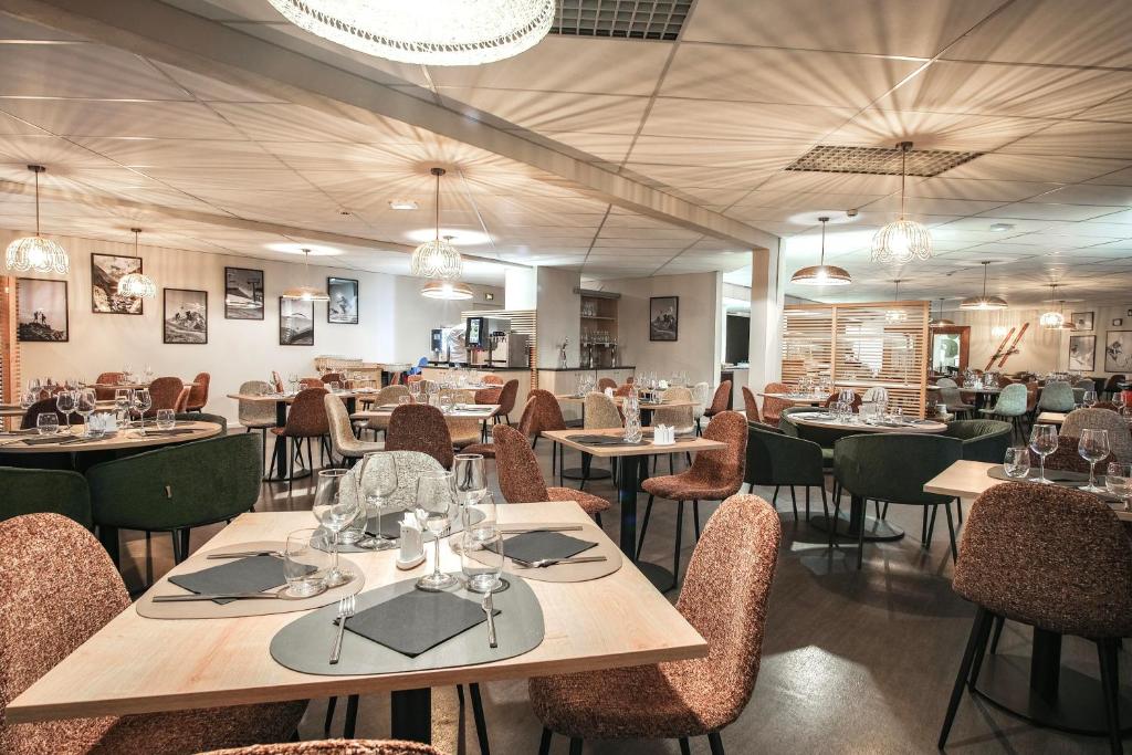 Hotel Les 2 Alpes LOree Des Pistes hotel pied des pistes 12