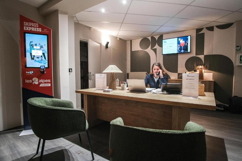 Hotel Les 2 Alpes LOree Des Pistes hotel pied des pistes 2