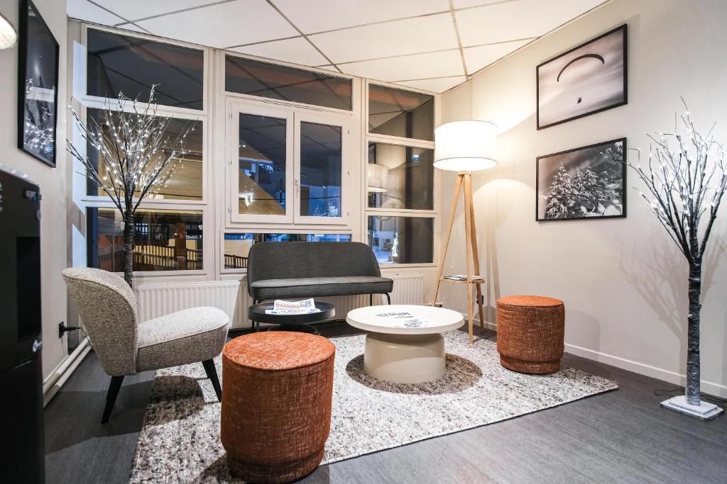 Hotel Les 2 Alpes LOree Des Pistes hotel pied des pistes 3