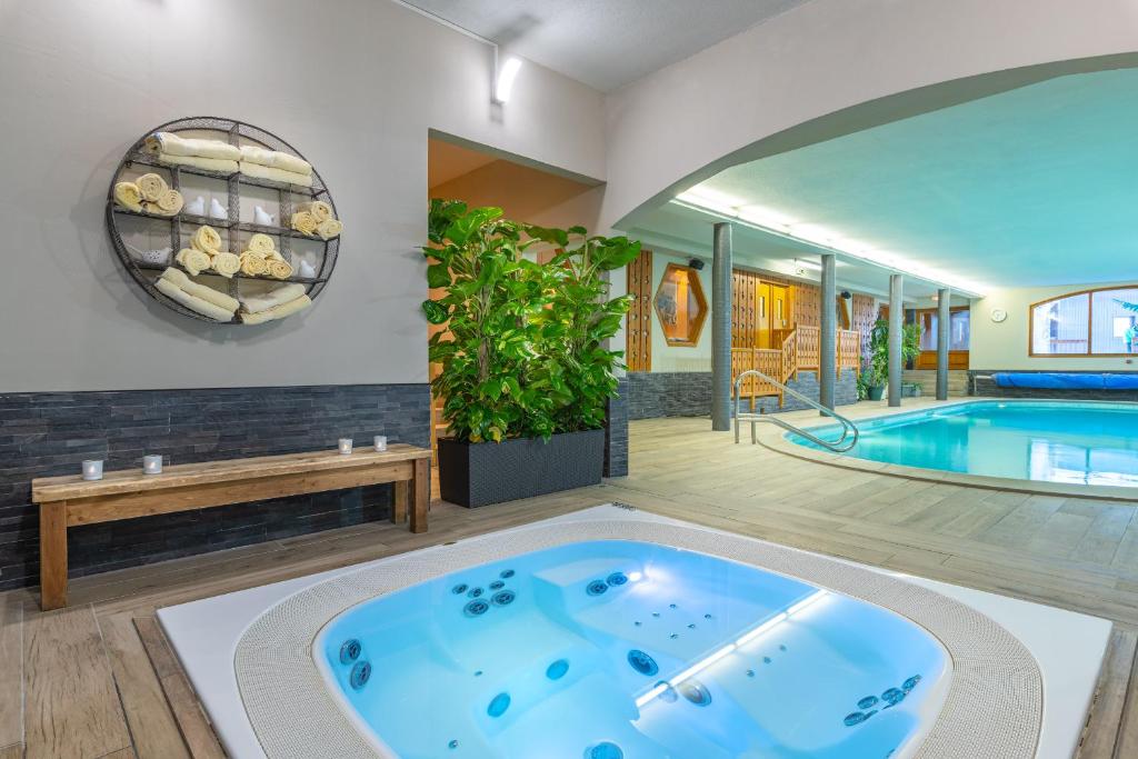 Hotel Les Arolles hotel pied des pistes 3