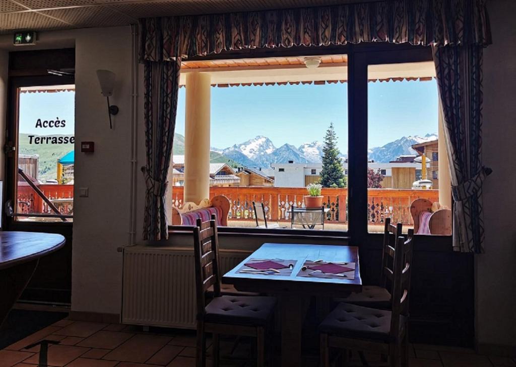 Hotel Les Bruyeres hotel pied des pistes 11