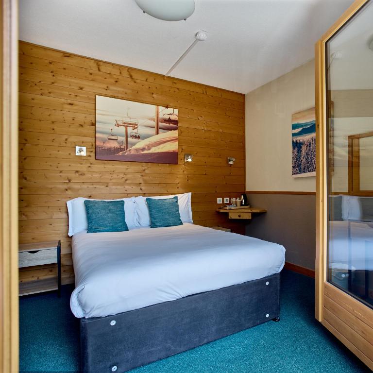 Hotel Les Grangettes hotel pied des pistes 13