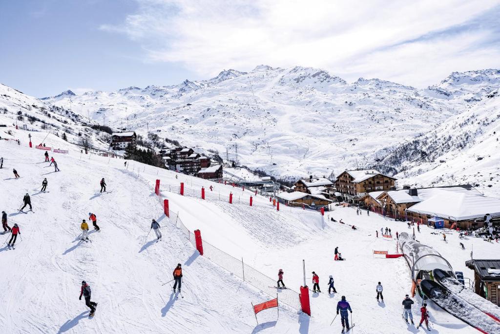 Hotel Les Menuires Les Bruyeres hotel pied des pistes 1