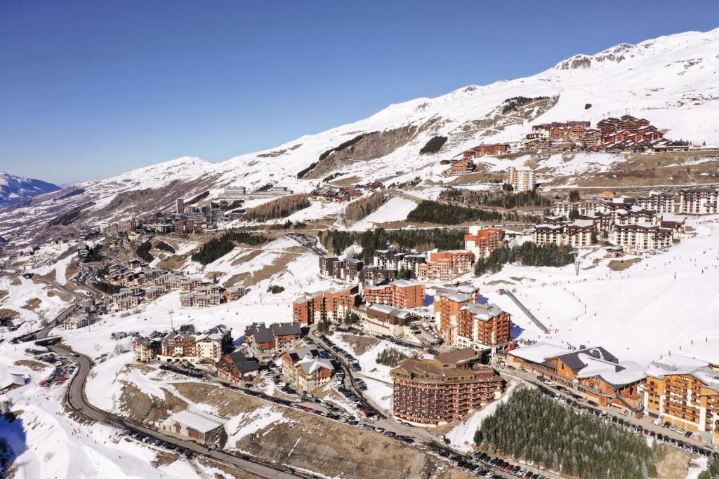 Hotel Les Menuires Les Bruyeres hotel pied des pistes 2