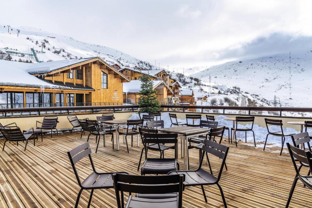 Hotel Les Menuires Les Bruyeres hotel pied des pistes 5