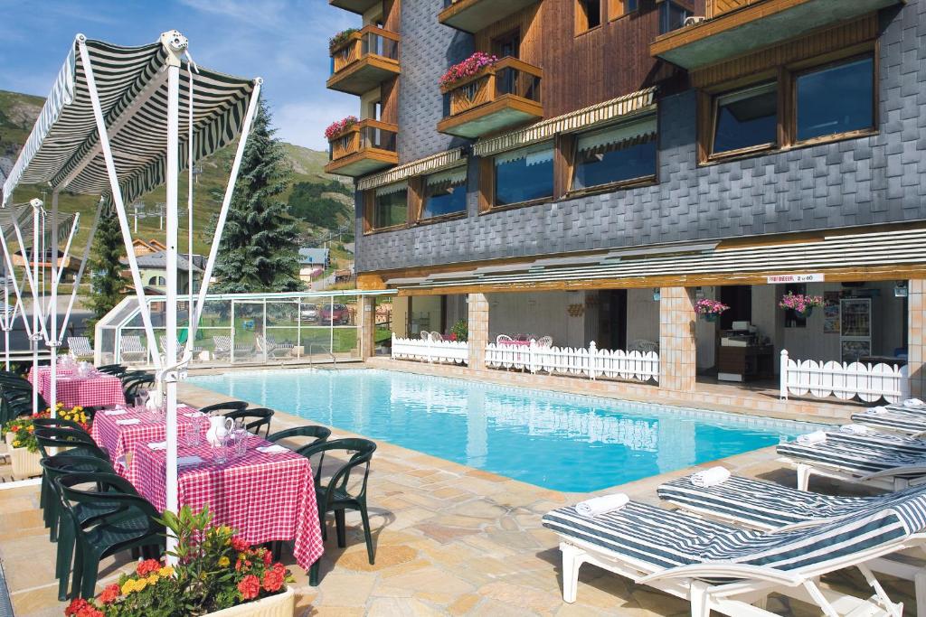 Hotel Les Soldanelles hotel pied des pistes 3