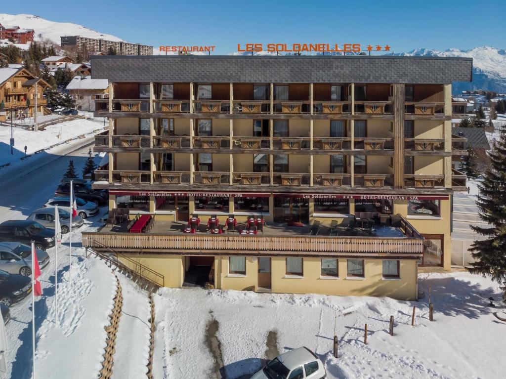 Hotel Les Soldanelles hotel pied des pistes 8