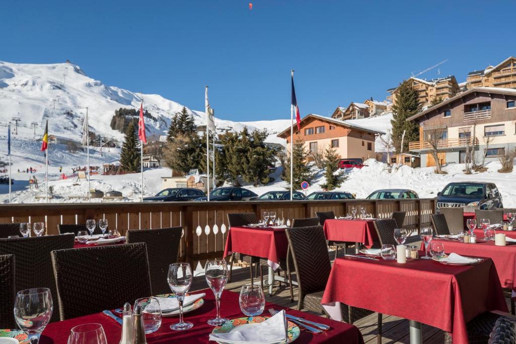 Hotel Les Soldanelles hotel pied des pistes 9
