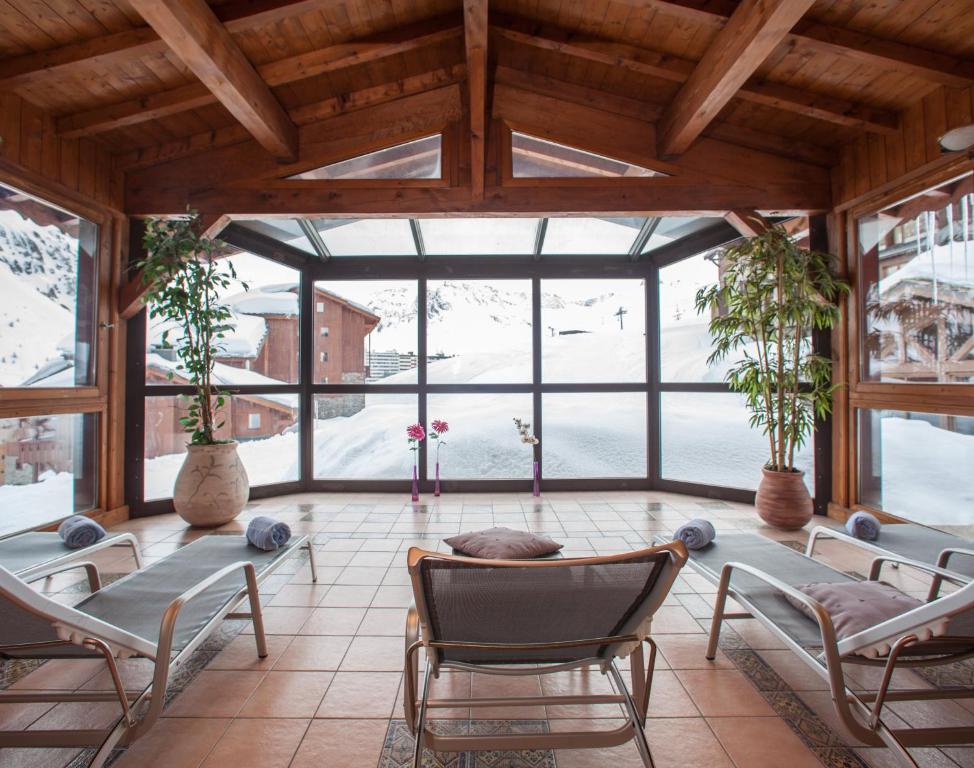 Hotel Les Suites du Montana by Les Etincelles hotel pied des pistes 9
